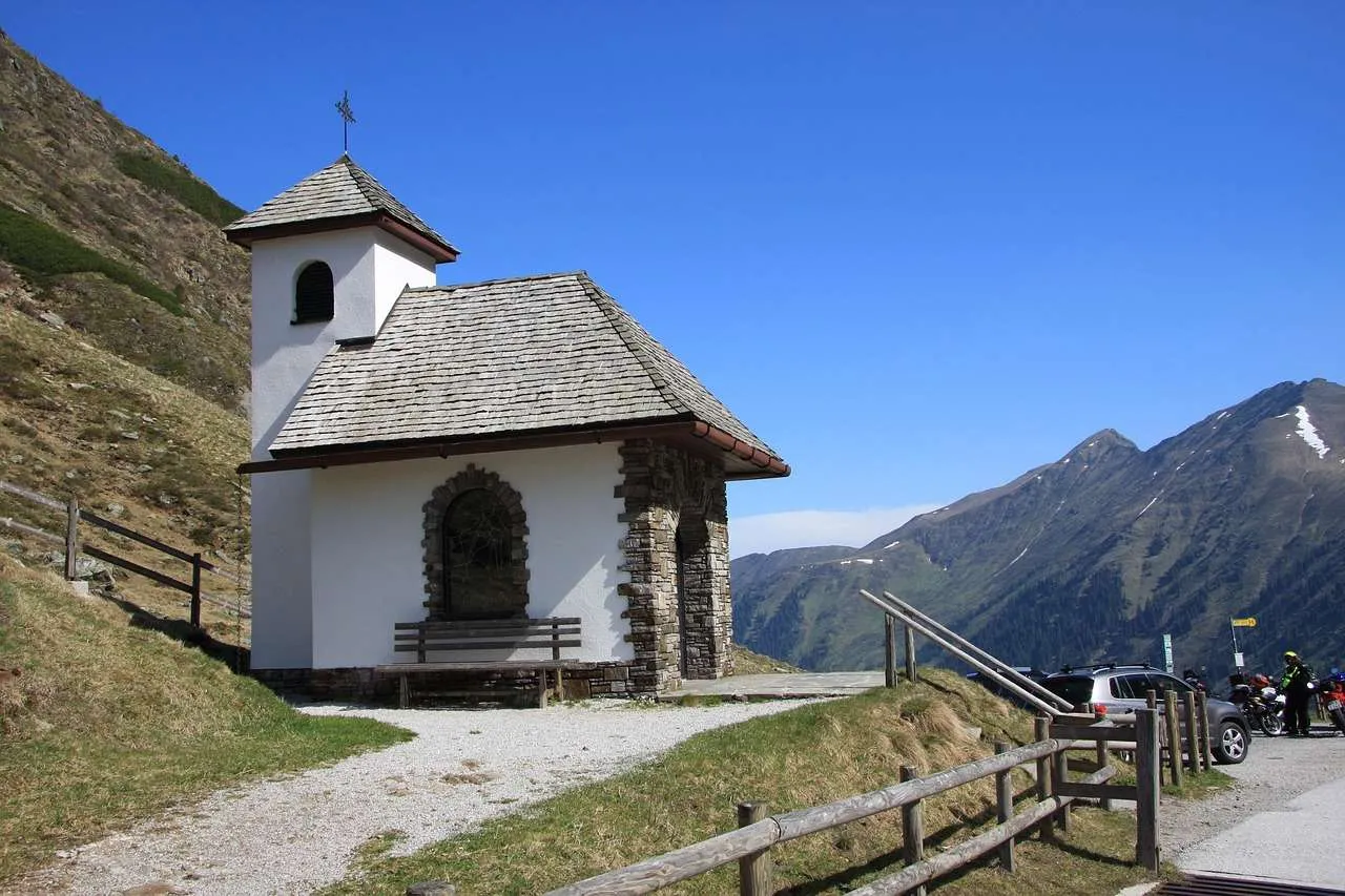 Corrugated Metal Roofing: Pros, Types, Tips